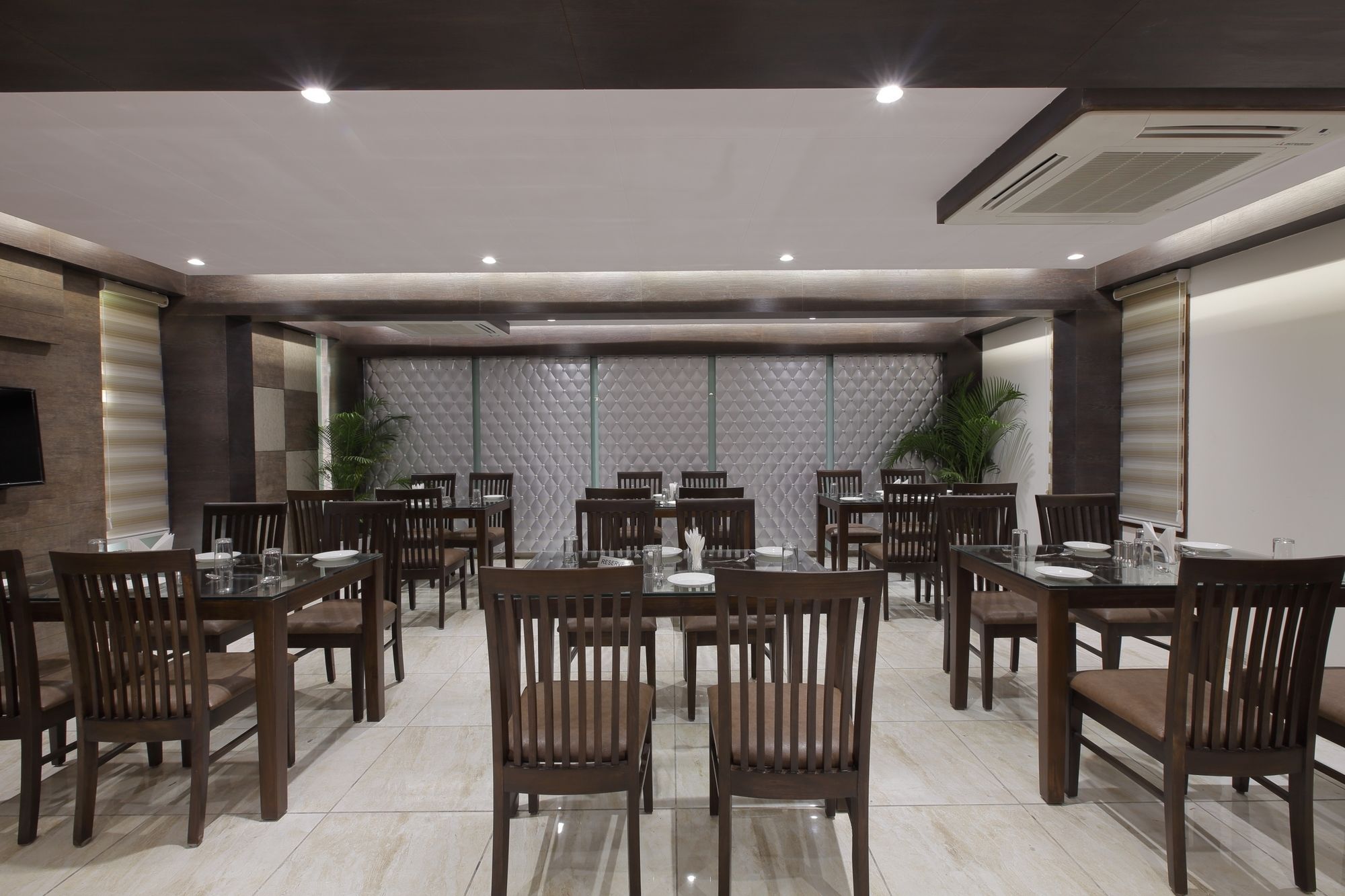 Hotel The Lotus Park Ahmedabad Exterior foto