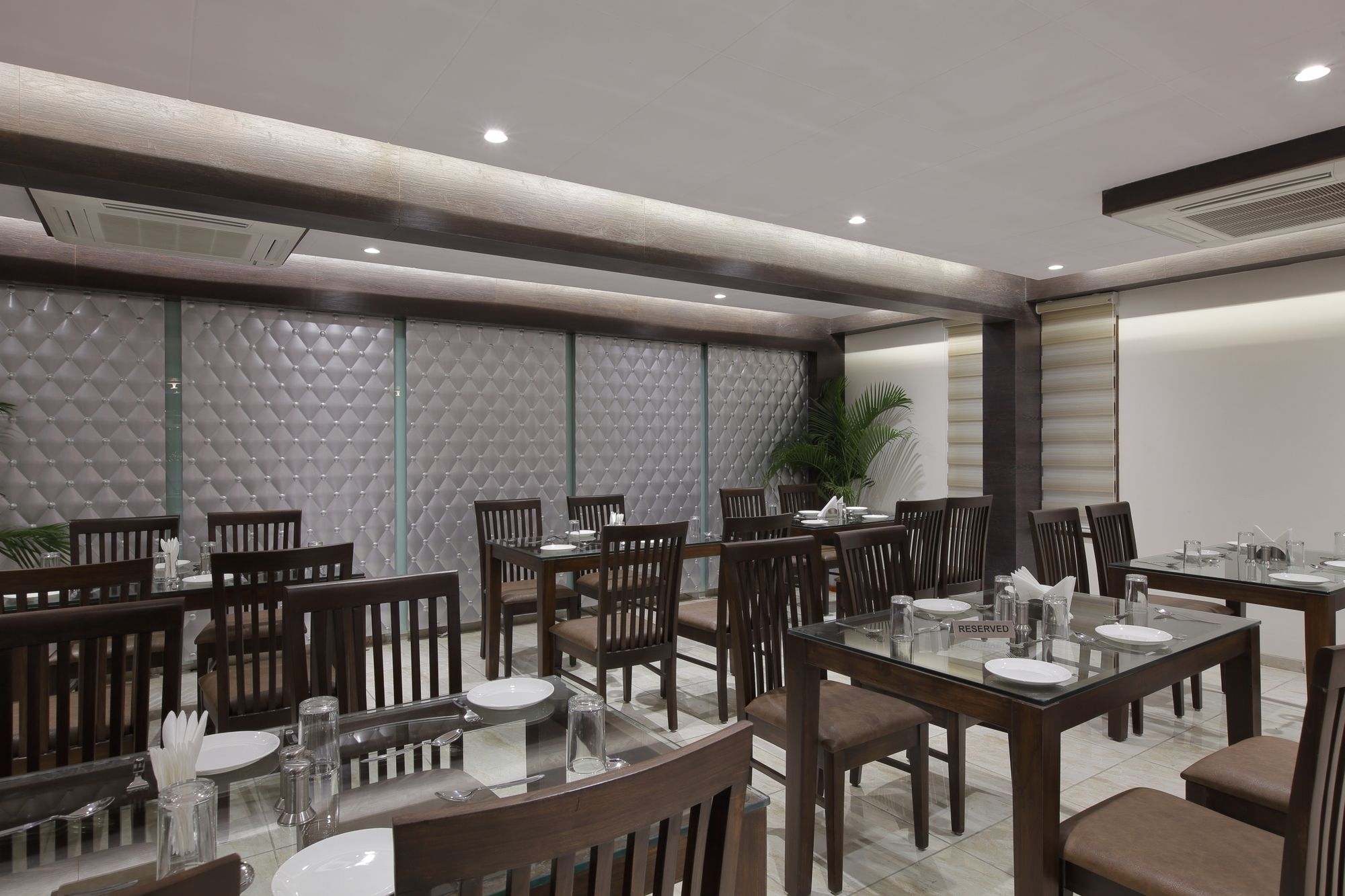 Hotel The Lotus Park Ahmedabad Exterior foto